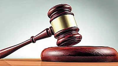 Woman returns from Pakistan Pakistan court allows Hindu woman to return home after alleged forced conversion, marriage
