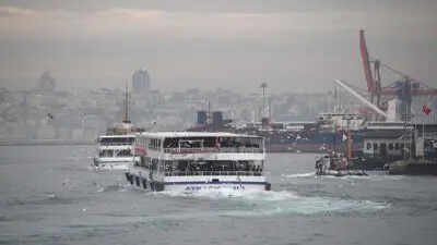 Two Turkish-flagged vessels collide in Marmara Sea off Istanbul; 10 crew members unreachable