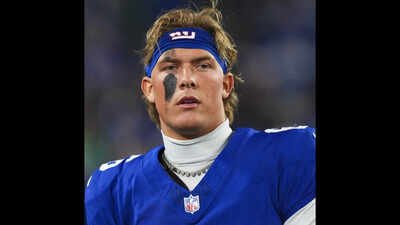 Jaxson Dart hit with devastating injury update as season-ending knee surgery now looms. Jaxson Dart injury update: QB’s injury takes terrifying turn as he now faces possible season-ending surgery