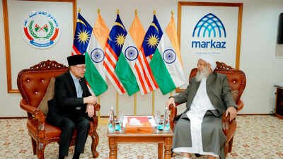 Malaysian Prime Minister Anwar Ibrahim visits Kanthapuram AP Aboobacker Muslaiyar on Sunday 'Scholars should recognise new realities': Malaysian PM as Kerala cleric defends remarks