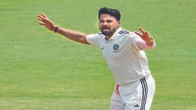 Duleep Trophy final: Mukesh Kumar, Mohammed Shami help East take control