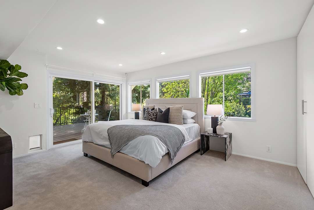 Nicholas Hoult takes a loss on his Los Angeles home after selling it for $2.2 million.
