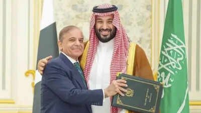 File photo: Pakistan Prime Minister Shehbaz Sharif with Saudi crown prince Mohammed bin Salman Al Saud Mecca Pact, but no troops yet: Pakistan expresses 'solidarity' with Saudi Arabia after Houthi attacks on kingdom