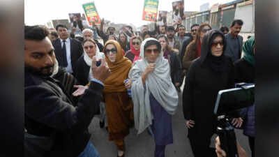 Pakistan: Imran Khan's sisters challenge detention orders in court, demand immediate release Pakistan in crisis: PTI to hold Sept 27 stir 'at all costs'; Imran Khan's sisters challenge detention orders