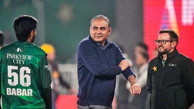 Chairman of Pakistan Cricket Board Mohsin Naqvi, centre, chats with Pakistan's Babar Azam, left, as head coach Mike Hesson watches (AP Photo) ‘Scared to work’: Ex-Pakistan cricketer opens up on Mohsin Naqvi-led PCB