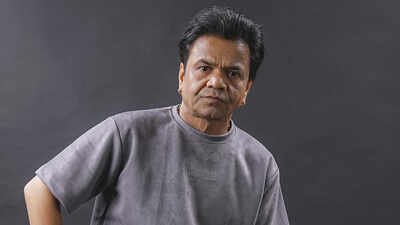 Rajpal Yadav opts for public queue at Lalbaugcha Raja for darshan, joins devotees during Ganesh Chaturthi celebrations Rajpal Yadav opts for public queue at Lalbaugcha Raja for darshan, joins devotees during Ganesh Chaturthi celebrations