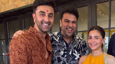 Ranbir Kapoor, Alia Bhatt celebrate Ganesh Chaturthi 2026 at home; festive PICS from KrishnaRaj bungalow go viral Ranbir Kapoor, Alia Bhatt celebrate Ganesh Chaturthi 2026 at home; festive PICS from KrishnaRaj bungalow go viral