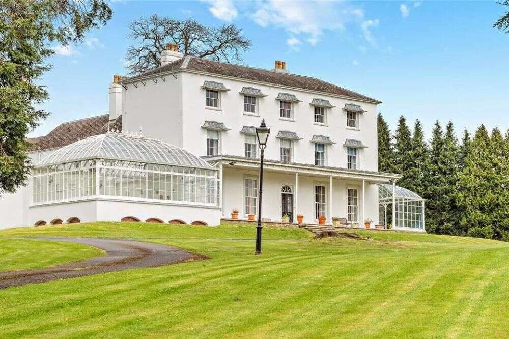 Richard Hammond planned a major makeover for his Welsh mansion, but protected bats could change his renovation plans.