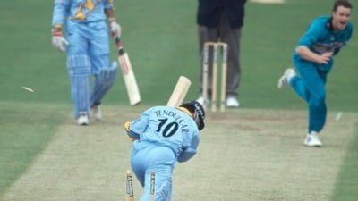 The Kiwi pace-bowling all-rounder getting the better of Sachin Tendulkar. (AFP)