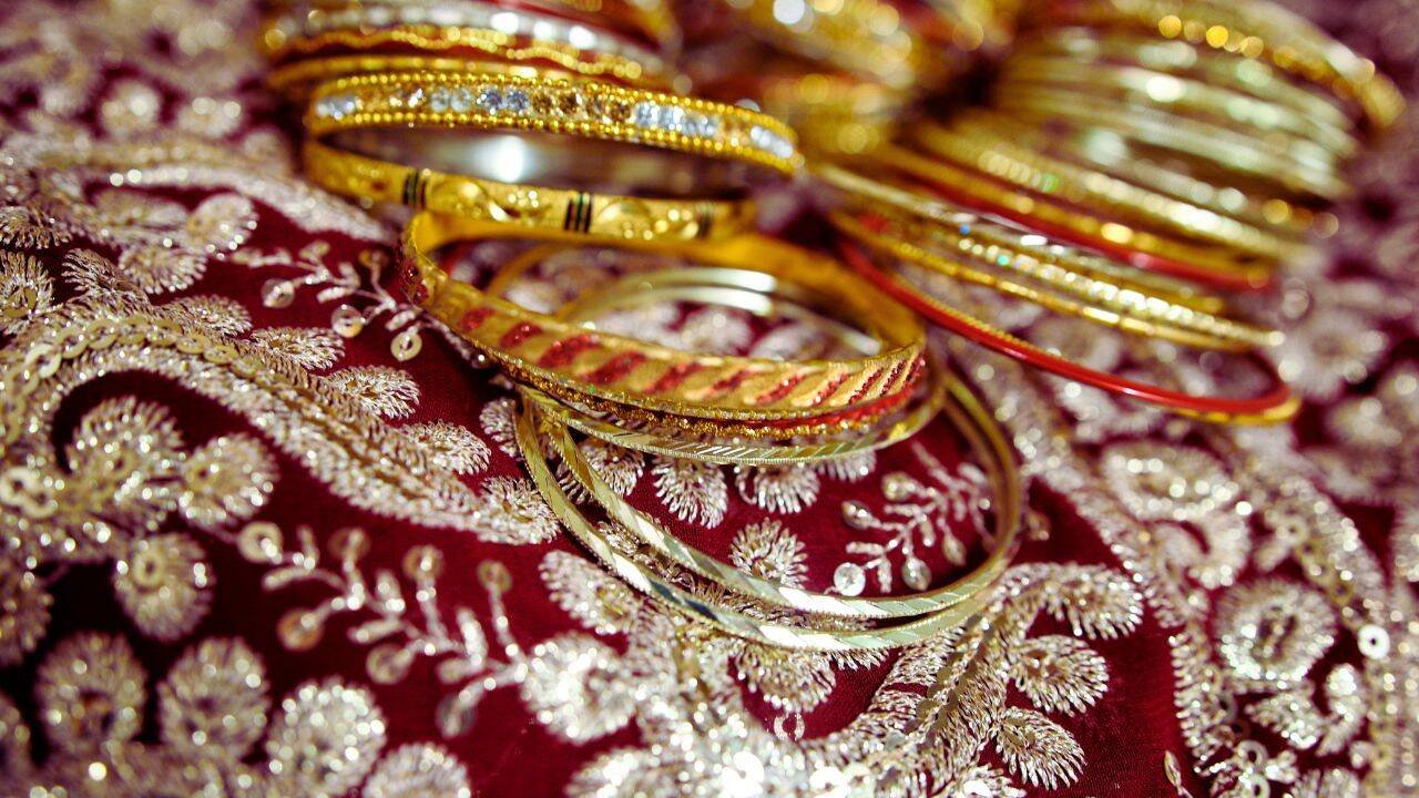 Shopping for Indian weddings is herculean (Canva)