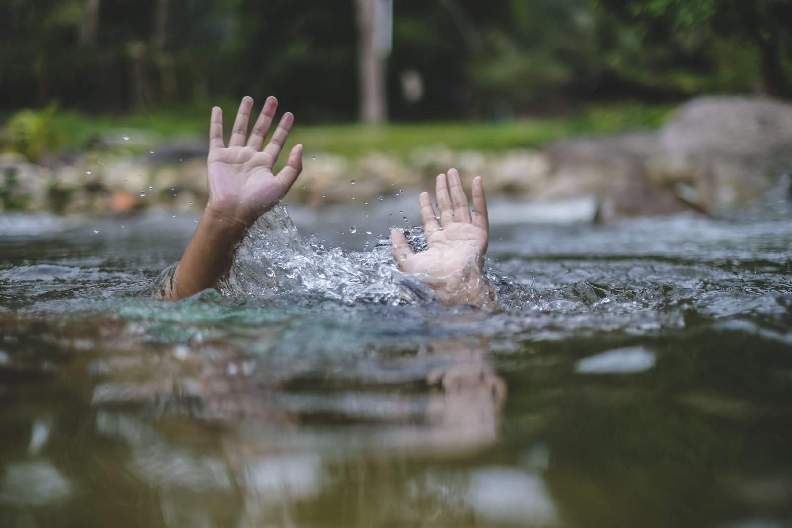 ​<strong>Woman sees child drowning, jumps into river and saves two live</strong>​