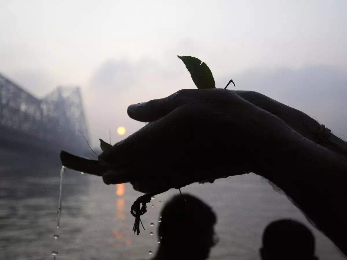 Tarpan in Mahalaya