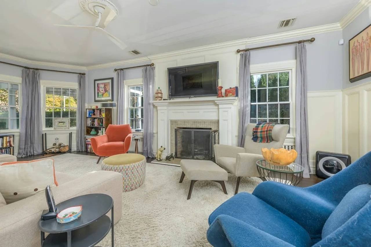​The Hamptons home also features a separate guesthouse with a kitchen, bedroom, bathroom and loft space.