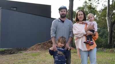 Pic credit: ABC News In 2024, Australian couple bought a 1,840-sq-m block to live next door to family; two years later, council says two modular homes make an ‘estate’, leaving them paying rent and mortgage on a home they can’t build