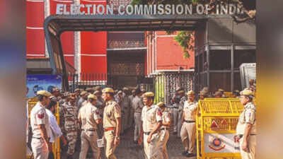 Till 4 pm, no political party had sought an appointment, EC said Election Commission: Was ready to meet 240 opposition MPs but not at their chosen venue