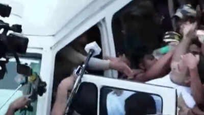 Delhi Police detaining Rahul Gandhi Protesters removed, opposition buses stopped before reaching Jantar Mantar: Top developments