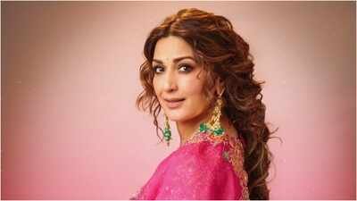 Sonali Bendre tells Madhuri Dixit she never saw cancer as battle, chose to treat her body with love