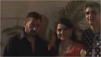 Salman Khan joins Shaina NC’s family celebration as daughter Shanaya Munot gets engaged to Bhavik Merchant during Navratri festivities in Mumbai