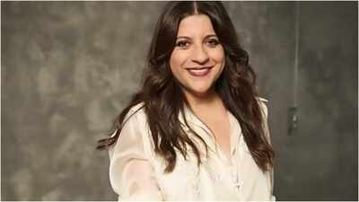 Zoya Akhtar spotted at Tiger Shroff’s home after firing incident, speaks to police officer