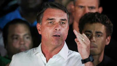 Flavio Bolsonaro flew to US after electoral defeat Flavio Bolsonaro flees Brazil after Lula defeat, US offers visas to family
