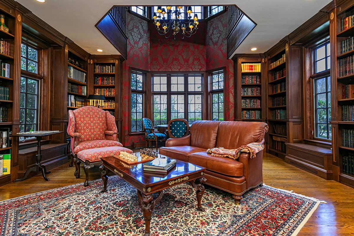 82AuntMolly_Estate-Study_Slider