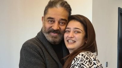 Aksharaa Haasan says Kamal Haasan doesn't criticise her work unless she asks for it. Aksharaa Haasan says Kamal Haasan doesn't criticise her work unless she asks for it.