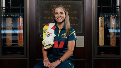 Sophie Molineux was the most expensive buy at  ₹1.10 crore in the WPL 2027 auction. (X images)