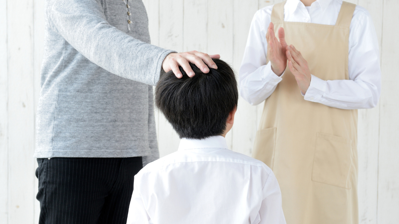A calm conversation can help parents address a child's behaviour without turning the mistake into a moment of public embarrassment.<br>
