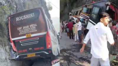 A passenger bus traveling from Srinagar to Jammu crashed, resulting in one death and numerous injuries 1 dead, 38 injured after passenger bus crashes near Jammu-Srinagar highway