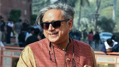 'Singhasan khali karo': Shashi Tharoor's poetic post as Congress ups ante against CEC
