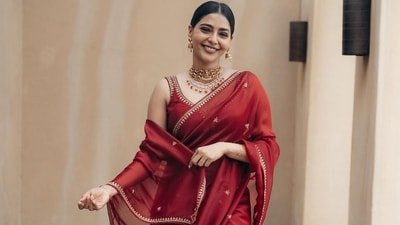 Malayalam actor Aishwarya Lekshmi has garnered attention ever since she debuted with 2017’s Njandukalude Nattil Oridavela, not just for her acting chops but also her beautiful wardrobe. Malayalam actor Aishwarya Lekshmi has garnered attention ever since she debuted with 2017’s Njandukalude Nattil Oridavela, not just for her acting chops but also her beautiful wardrobe.