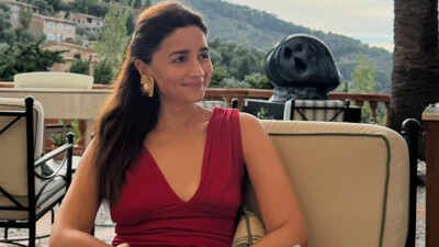 Alia Bhatt drops vacay PICS with her girlfriends, but her caption 'Our Jee Le Zara' has fans asking about Farhan Akhtar's film with Katrina Kaif, Priyanka Chopra