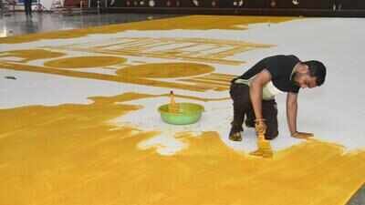Amar Kale making his art (amar_kale_artist/Instagram) In 2018, Karnataka's Amar Kale quit his engineering job to become an artist; eight years later, his 175.82-square-metre painting made with chilli and turmeric earned a Guinness World Record