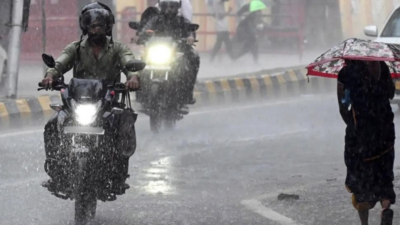 Delhi experienced heavy rain and thunderstorms on Monday morning, leading to a noticeable change in weather Delhi-NCR wakes up to heavy rain, thunderstorms; waterlogging reported in several areas