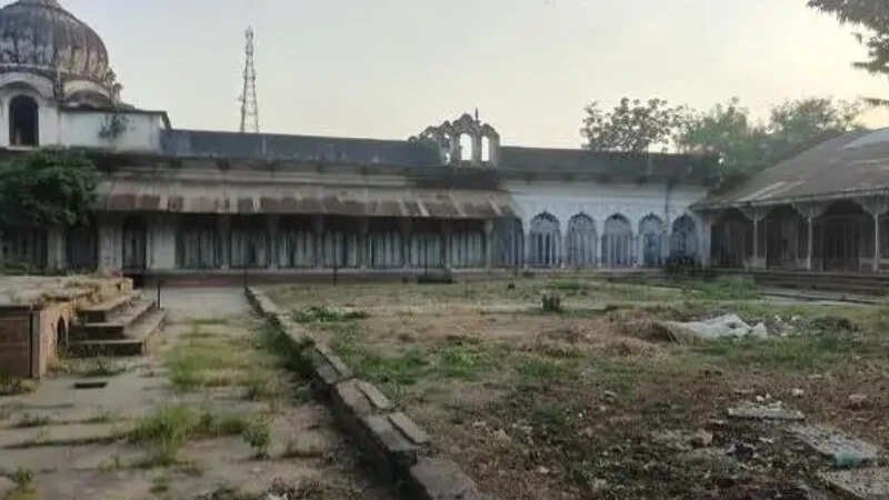 Despite undergoing restoration, it has not been effectively utilized and faces deterioration today.