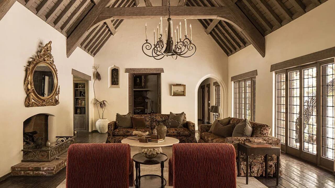English manor living space