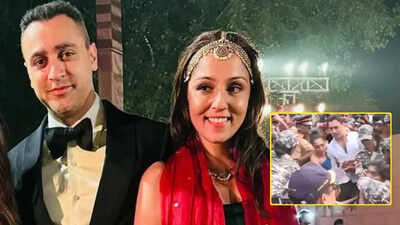 Imran Khan and his girlfriend Lekha Washington detained by Mumbai Police at August Kranti Maidan during protest - Report Imran Khan and his girlfriend Lekha Washington detained by Mumbai Police at August Kranti Maidan during protest - Report