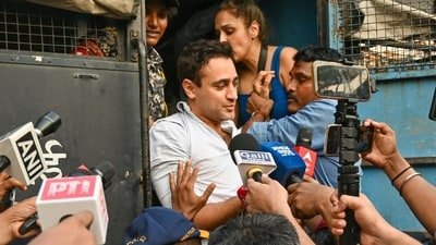 Imran Khan was detained by the Mumbai Police on October 10 for participating in the anti-CEC protests in Mumbai. (HT Photo/Raju Shinde)