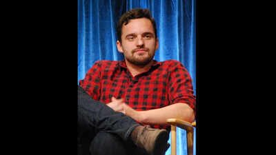 ‘New Girl’ star Jake Johnson lists $3.295 million Pasadena home with a pool, sauna-equipped sunroom and two detached structures