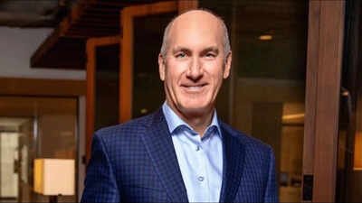 As Elon Musk plans to shake up mobile industry, AT&T CEO John Stankey says that the economics and technical aspects of Starlink's plan don't line up