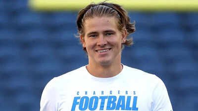 Justin Herbert’s $25,000 donation helped provide 100,000 meals to families in Los Angeles(Getty Images) “I felt it was extremely important to give back”: How Justin Herbert’s $25,000 donation helped provide 100,000 meals to families in Los Angeles