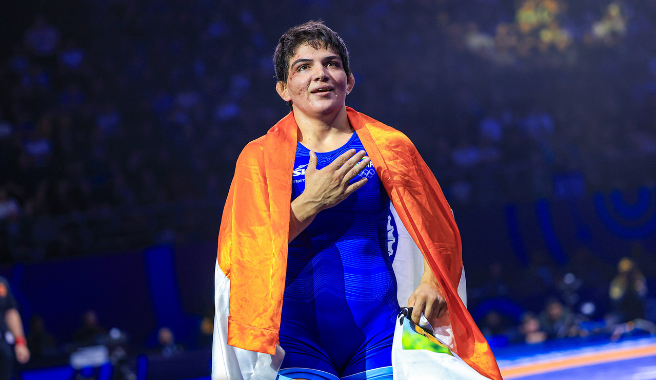 Manisha Bhanwala India flag wrestling UWW
