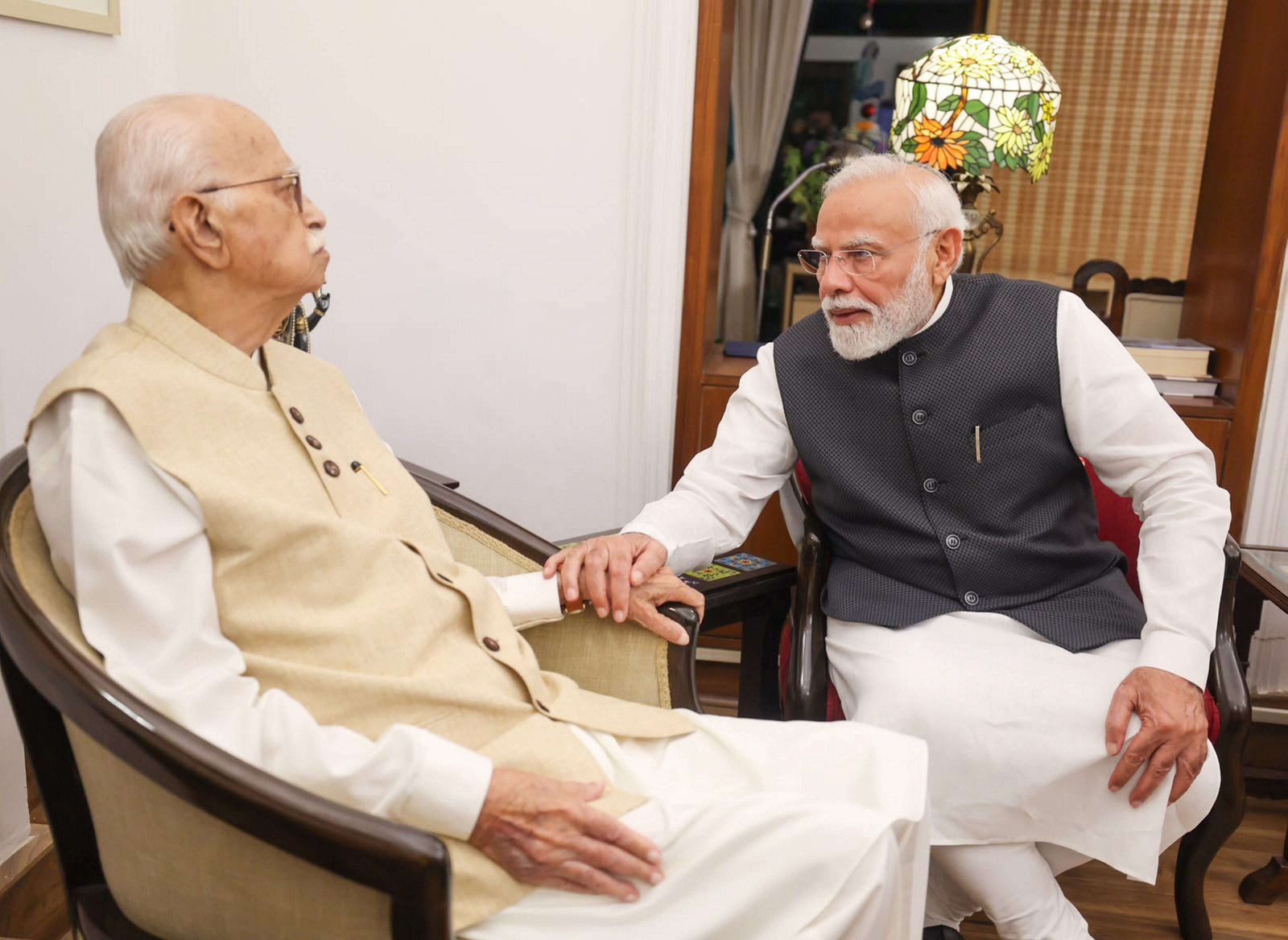 Modi met BJP veteran L K Advani at the latter’s residence and sought his blessings<br>