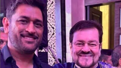 MS Dhoni meets Nitin Mukesh and his family; veteran singer says he is 'Thala' for a reason as cricketer sings 'Main Pal Do Pal Ka Shayar Hoon'