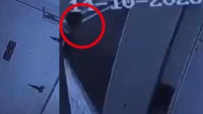 Mumbai police are investigating the tragic death of an 18-month-old girl in a Goregaon housing society. Mumbai shocker: 10-year-old throws 18-month-old toddler down stairwell from 6th floor, dies