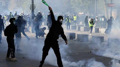 'Urgent shopping' amid chaos: 1,200 arrested, 150 police hurt as France stores looted, vandalised