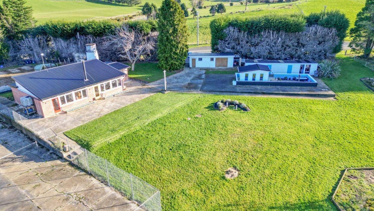New Zealand couple transforms abandoned school into a home