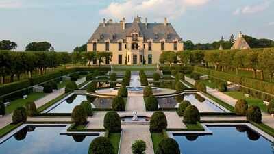 A 127-room Long Island castle with more than $63.5 million in debt heads to auction on 27 October; the 23-acre Gatsby estate has approval for 95 luxury condos