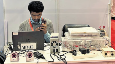 Rehan Raza with his invention. (Photo courtesy: The New Indian Express) He couldn't see, but he noticed a problem others overlooked; Hyderabad student Rehan Raza invented a talking medicine box that announces which tablet to take and when