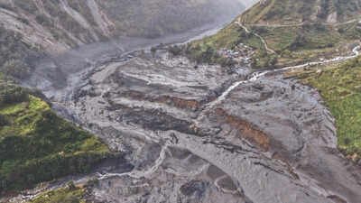 'Massive rock avalanche likely caused Nepal flood'